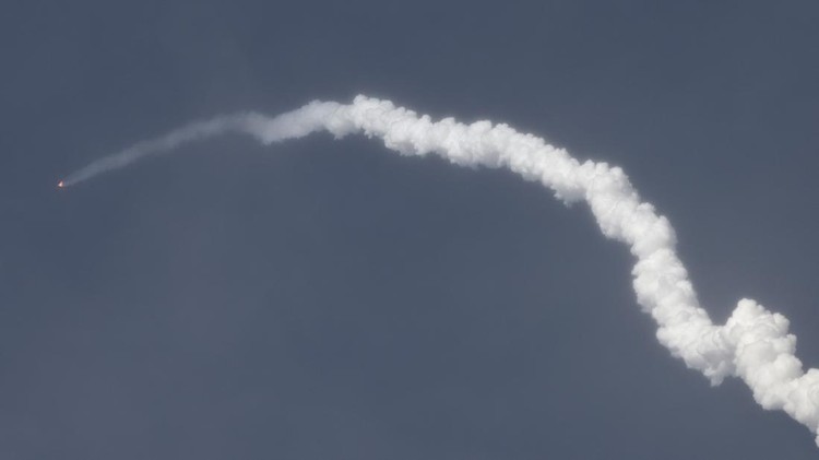 Kapsul Boeing CST-100 Starliner meluncur ke ruang angkasa dari Cape Canaveral, Florida, AS, pada Kamis (19/5) waktu setempat. Yuk, lihat foto peluncurannya.