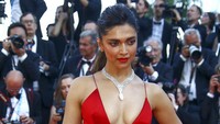 Penampilan Deepika Padukone tak lepas dari peran stylist Shaleena Nathani. (Foto: Joel C Ryan/Invision/AP/Joel C Ryan)
