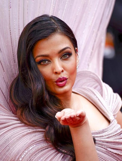Aishwarya Rai poses for photographers upon arrival at the premiere of the film 'Armageddon Time' at the 75th international film festival, Cannes, southern France, Thursday, May 19, 2022. (AP Photo/Daniel Cole)