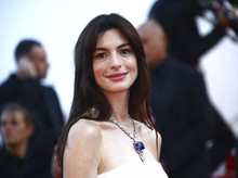 Cerita Pilu Anne Hathaway Diminta Cium 10 Pria untuk Audisi