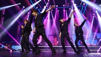 Dua grup idol besutan SM Entertainment, NCT Dream dan Red Velvet, berhasil menarik atensi fans melalui penampilan mereka di Allo Bank Festival pada 20-22 Mei 2022 lalu. (Rafida Fauzia/detikcom)  