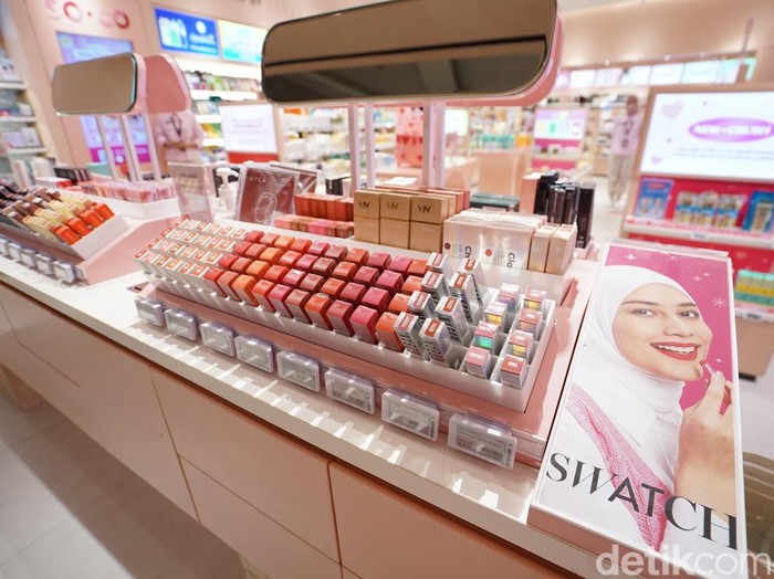Gerai kosmetik di Bandung.