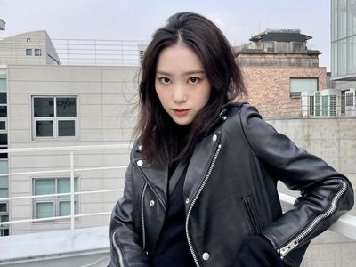 8 Potret Jiho Oh My Girl, Dituduh Lesbian dan Pacaran dengan Kim Shin Young