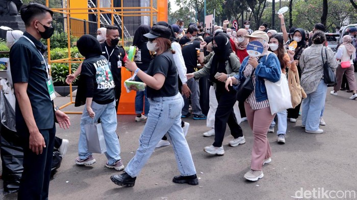 Kala NCTZen Serbu Istora Demi Nonton NCT Dream di Allo Bank Festival Allo Bank Festival 2022 mulai dipadati pengunjung. Beberapa di antaranya merupakan penggemar NCT Dream yang hendak menyaksikan penampilan sang idola.