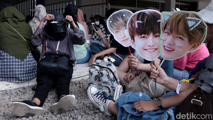Kala NCTZen Serbu Istora Demi Nonton NCT Dream di Allo Bank Festival Allo Bank Festival 2022 mulai dipadati pengunjung. Beberapa di antaranya merupakan penggemar NCT Dream yang hendak menyaksikan penampilan sang idola.