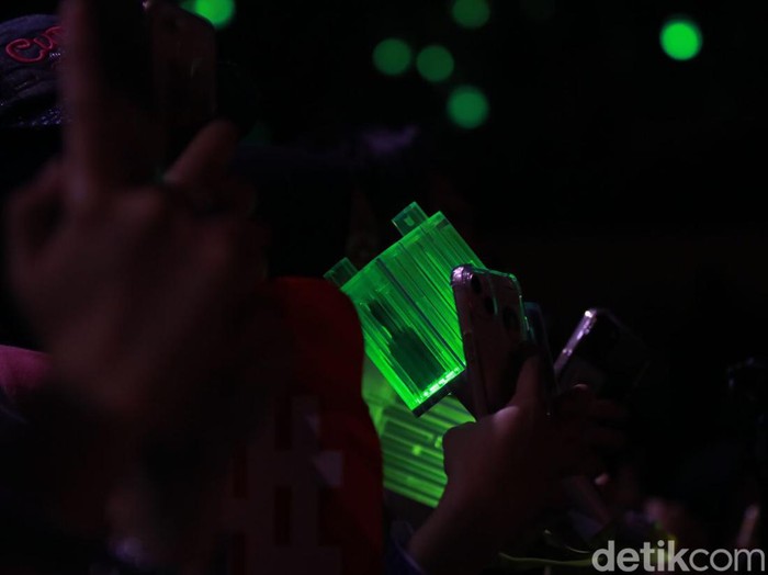 Boyband asal Korea Selatan, NCT Dream, tampil dalam Allo Bank Festival 2022, di Istora Senayan. Penggemar pun menyambut dengan antusias, Jumat, 20/5/2022.