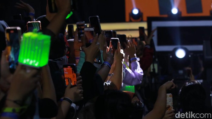 Kemeriahan Fan NCT Dream, Bikin Istora Senayan Bergetar Boyband asal Korea Selatan, NCT Dream, tampil dalam Allo Bank Festival 2022, di Istora Senayan. Penggemar pun menyambut dengan antusias, Jumat, 20/5/2022.