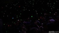 NCTzen sudah menantikan penampilan NCT Dream sejak siang. Bahkan ada pula sebagian dari mereka datang sejak malam demi mendapat tempat strategis di depan panggung.