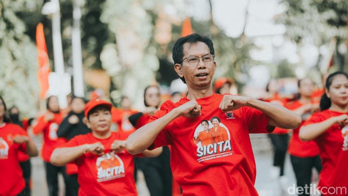 Ketua DPC PDIP Surabaya Adi Sutarwijono saat memimpin SICITA