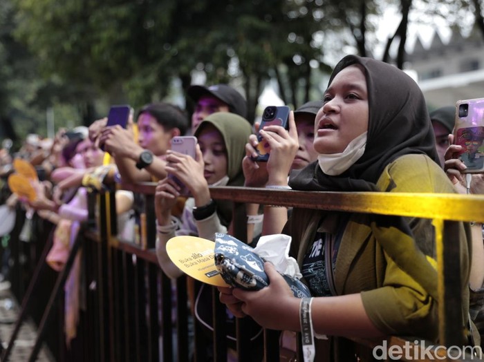 Kunto Aji tampil di panggung Allo Bank Festival 2022 Day 1 pada Jumat (20/5/2022)