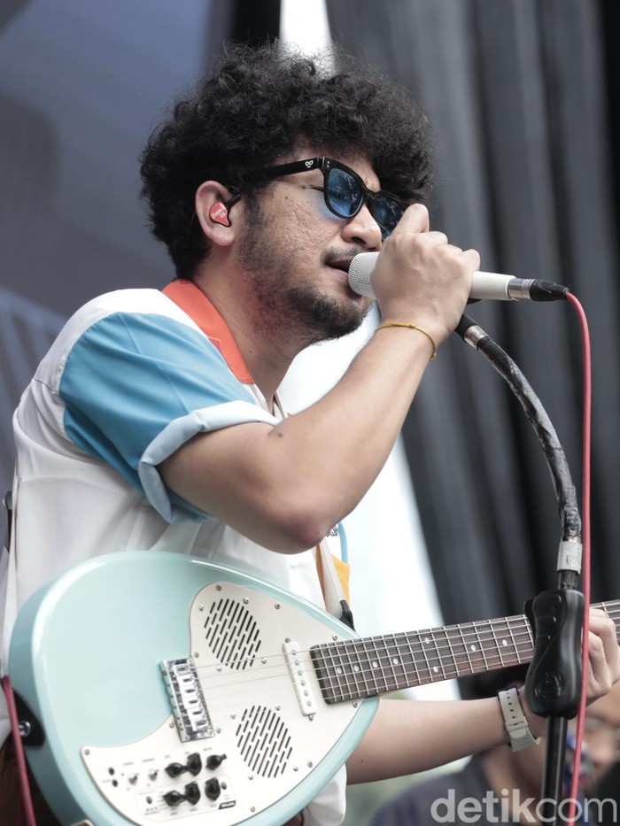 Kunto Aji tampil di panggung Allo Bank Festival 2022 Day 1 pada Jumat (20/5/2022)