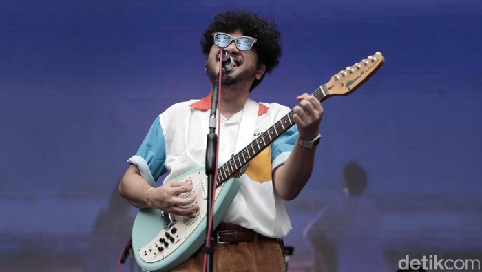 Kunto Aji tampil di panggung Allo Bank Festival 2022 Day 1 pada Jumat (20/5/2022)