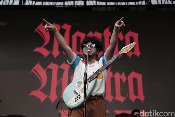 Kunto Aji tampil di panggung Allo Bank Festival 2022 Day 1 pada Jumat (20/5/2022)