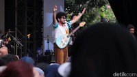 Kunto Aji memeriahkan panggung outdoor stage dengan panggung bertajuk Mantra Mantra Live. Mantra Mantra sendiri merupakan judul yang diambil dari album keduanya yang dirilis pada tahun 2018 lalu dan memuat 9 lagu di dalamnya.
