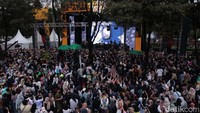 Saat awal kemunculannya di atas panggung, Kunto Aji mendapatkan sambutan yang meriah dari para penonton Allo Bank Festival 2022.