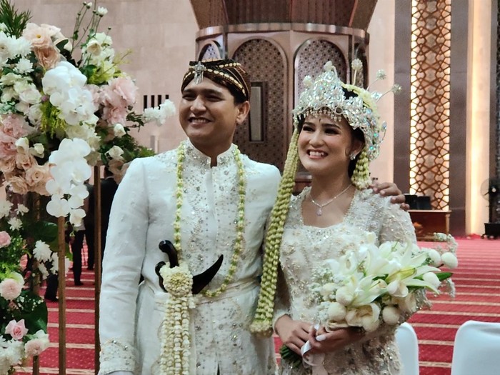 Masayu Clara dan Qausar Harta resmi menikah