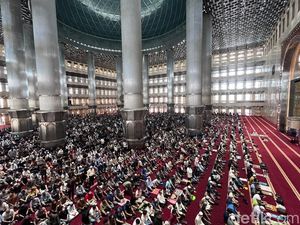 Ragam Cerita Jemaah soal Saf Salat di Masjid Istiqlal Kembali Rapat