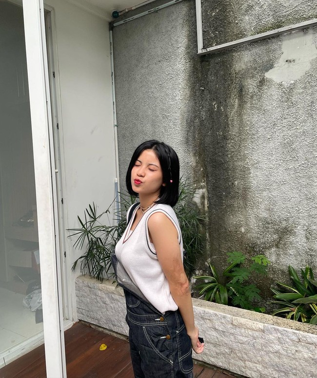 Melati eks JKT48 tidak setiap hari ikut terjun langsung berjualan nasi bakar. Aktivitas itu dilakukannya di sela-sela kesibukannya kuliah. Foto: dok. Instagram @melati.sesilia