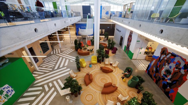 A view of a lobby in building BV200, during a tour of Google's new Bay View Campus in Mountain View, California, U.S. May 16, 2022. Picture taken May 16, 2022.   REUTERS/Peter DaSilva