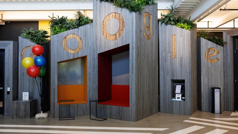 A view of a lobby in building BV200, during a tour of Google's new Bay View Campus in Mountain View, California, U.S. May 16, 2022. Picture taken May 16, 2022.   REUTERS/Peter DaSilva
