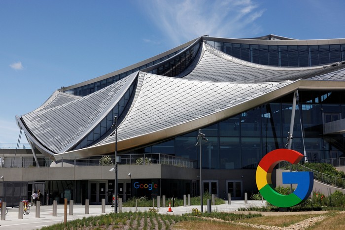 Google employees conduct a meeting at the Market Place restaurant, seen during a tour of Googles new Bay View Campus in Mountain View, California, U.S. May 16, 2022. Picture taken May 16, 2022.   REUTERS/Peter DaSilva