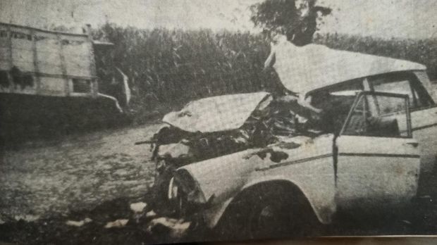 Mobil Abimanyu yang mengalami kecelakaan dan gedung Srimulat di Jakarta
