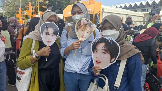 Nadia (tengah) dkk hadir di Allo Bank Festival (Wildan-detikcom)