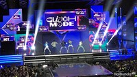 NCT Dream juga membawakan lagu Hello Future. Koor suara penggemar tidak kalah dengan suara musik yang terdengar di venue. HaiBunda/Mutiara Ananda