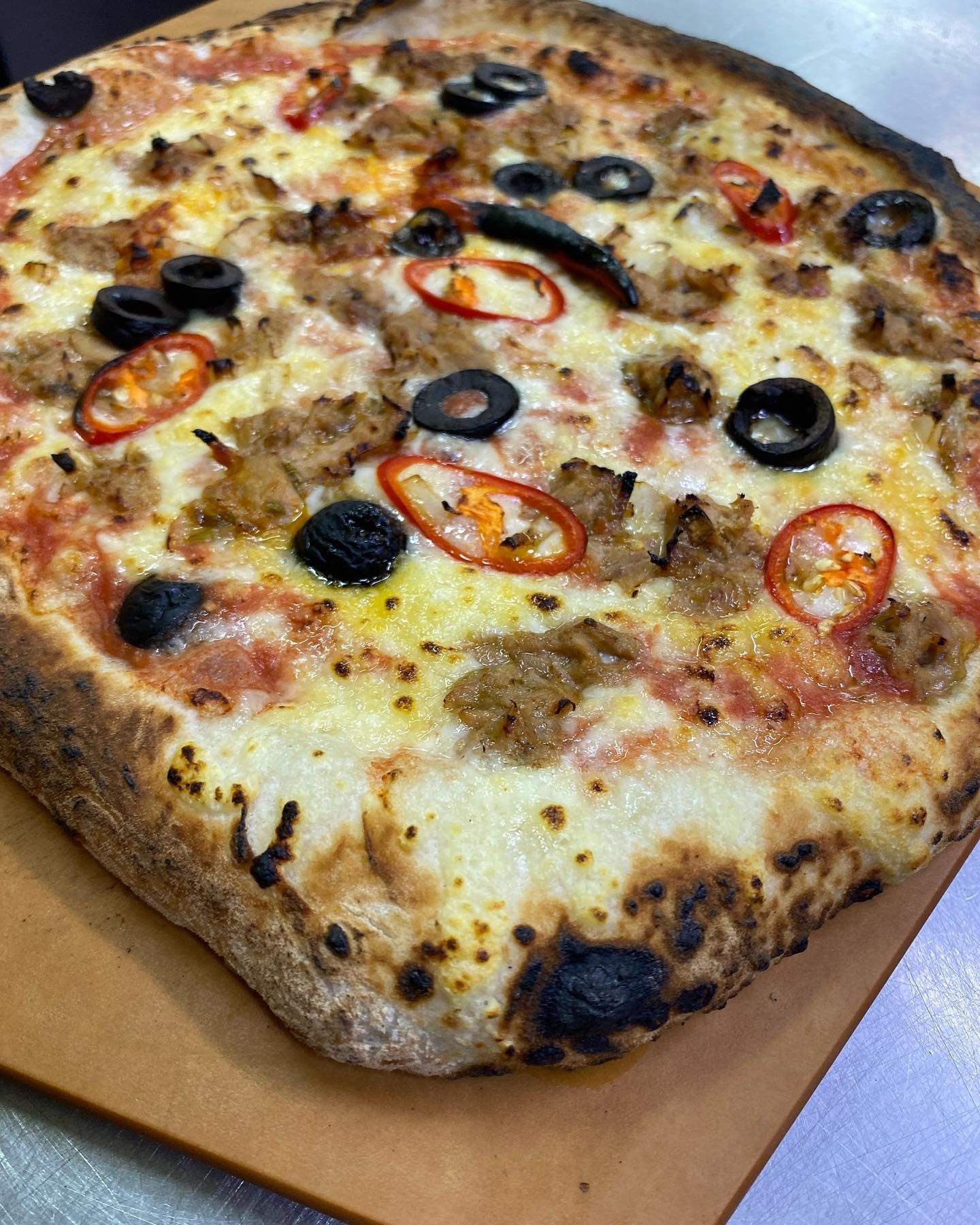 Orang Sukarela Datang ke Kedai yang Sepi dan Borong Pizza untuk Bantu Penjualnya