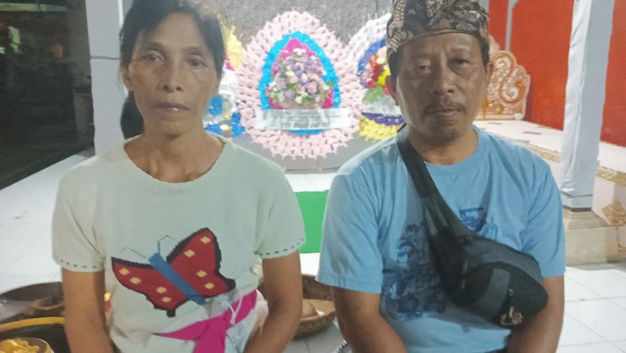 orang tua korban terseret arus pantai Kuta Kadek Yuda Yudyandika (19 tahun)