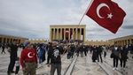 Meriahnya Peringatan Perang Kemerdekaan Turki di Makam Kemal Ataturk