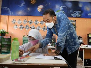 Tujuan Siswa SD-SMP di Surabaya Dibebaskan dari PR, Respons Ortu Beragam