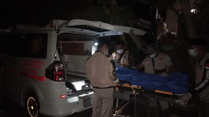 Perempuan ditemukan tewas dalam kondisi telanjang di kamar kos yang beralamat di Jalan Bypass Ngurah Rai Gang Patasari I Blok B Nomor 3, Lingkungan Jabo Jero, Kelurahan/Kecamatan Kuta, Kabupaten Badung.