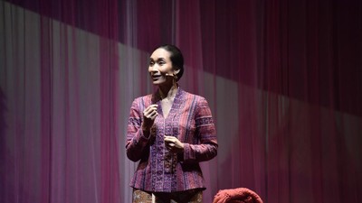 Happy Salma Jadi Inggit Garnasih, Sukses Membius Penonton