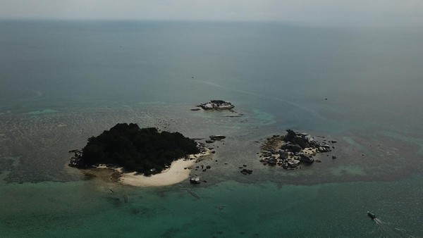 Objek wisata Tanjung Kelayang merupakan Kawasan Ekonomi Khusus (KEK) seluas 324,4 hektare termasuk kawasan geopark Belitung yang saat ini dijadikan lokasi kegiatan Peluncuran Gerakan Nasional Bangga Buatan Indonesia (Gernas BBI). 