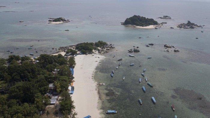 Pesona Objek Wisata Tanjung Kelayang Belitung Objek wisata Tanjung Kelayang menjadi salah satu destinasi wisata andalan di Belitung. Objek wisata ini merupakan Kawasan Ekonomi Khusus (KEK) lho.