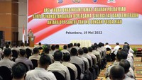 Mereka dinilai berprestasi, telah melaksanakan tugas hingga melampaui panggilan tugasnya dalam memberikan pelayanan kepada masyarakat ditempat penugasan.