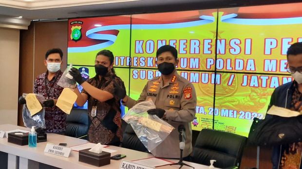 Polisi merilis penangkapan pelaku pembunuhan pria bertato di Bekasi