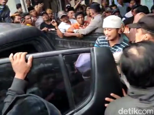 Kiai Diduga Lecehkan Santriwati, Ponpes di Lumajang Diserbu Warga