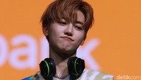 Allo Bank Festival 2022 semakin meriah dengan permainan Bisik-bisik yang dilakukan NCT Dream. Setelah itu mereka tampil lagi dengan lagu Glitch Mode.