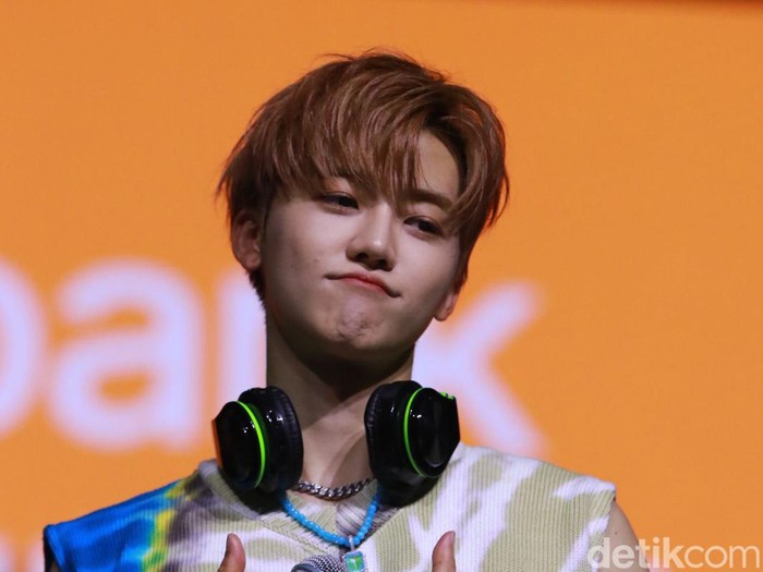 Potret NCT Dream Main Games Bisik-bisik, Seru Banget! Setelah tampil membuka Allo Bank Festival dengan lagu Hot Sauce dan Ridin', NCT Dream kembali naik panggung. Kali ini buat berbincang dan juga main games, Jumat, 20/5/2022.
