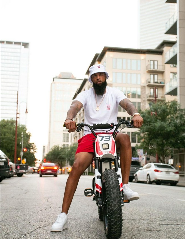 Rapper Slim Thug memutuskan tiga anak cukup baginya. Pada 2013, dia menjalani vasektomi dan menyebarkan kabar itu lewat Twitter. #NoNewKids #NoNewBabymamas #NoMoChildSupport #NoLittleGirl just me and my 3 Boyz, cuitnya kala itu. Foto: Instagram