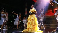 Tidak hanya Raisa yang tampil tapi ada juga sejumlah artis tanah air lainnya, seperti Kahitna, Rizky Febian dan juga Dewi Perssik.