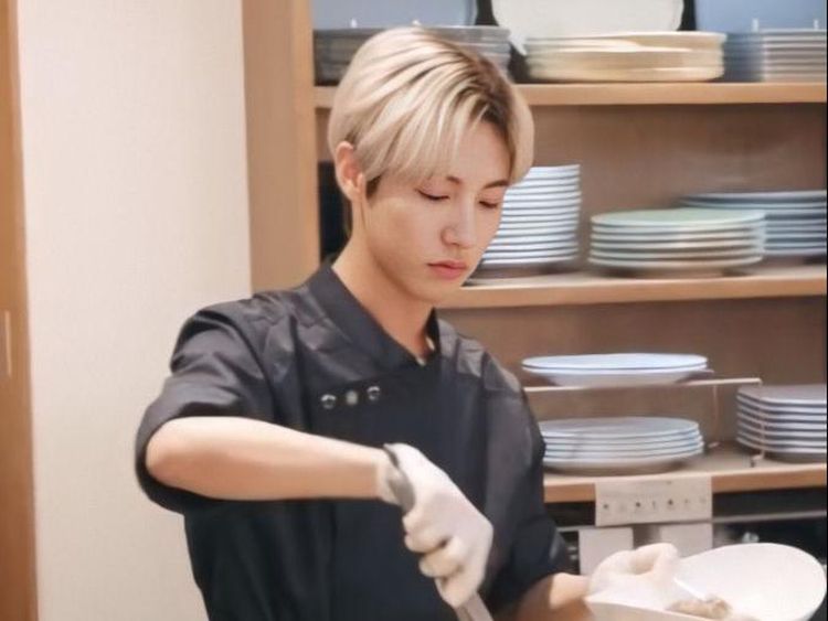 Renjun NCT Jago Masak, Mahir Bikin Dumpling Lho!