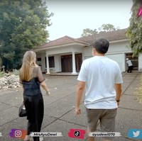 Melalui kanal YouTube milik Ayu Dewi, Luna Maya tampak memamerkan rumah yang baru saja dibelinya. Tak tanggung-tanggung, rumah tersebut memiliki luas 1.000 meter persegi. Foto: YouTube/Ayu Dewi