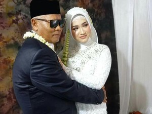 H Sondani Cirebon Gelar Pindah Peturon Usai Nikahi Fia