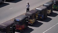 Hal ini dapat merusak reputasi negara, membuat negara kesulitan untuk meminjam uang di pasar internasional dan merusak kepercayaan pada mata uang dan ekonominya. Saat ditanya apakah Sri Lanka dalam keadaan gagal bayar, Weerasinghe mengatakan, pihaknya tak akan mampu membayar utang sampai mereka dapat melakukan restrukturisasi.