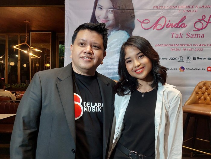 tengku shafick dengan penyanyi baru.