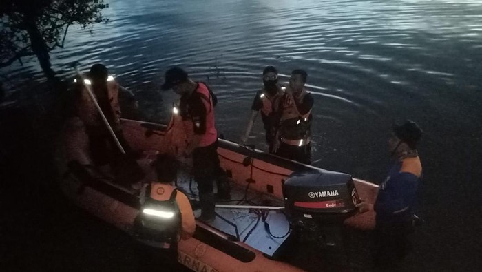 Tim SAR mencari nelayan hilang di Kolaka
