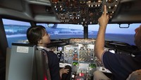 Kini saat COVID-19 mulai dapat diatasi, mobilitas masyarakat pun kembali meningkat. Para pelancong mulai kembali melakukan perjalanan ke berbagai daerah domestik atau luar negeri. Namun dampak pandemi membuat AS menghadapi krisis pilot saat ini. 